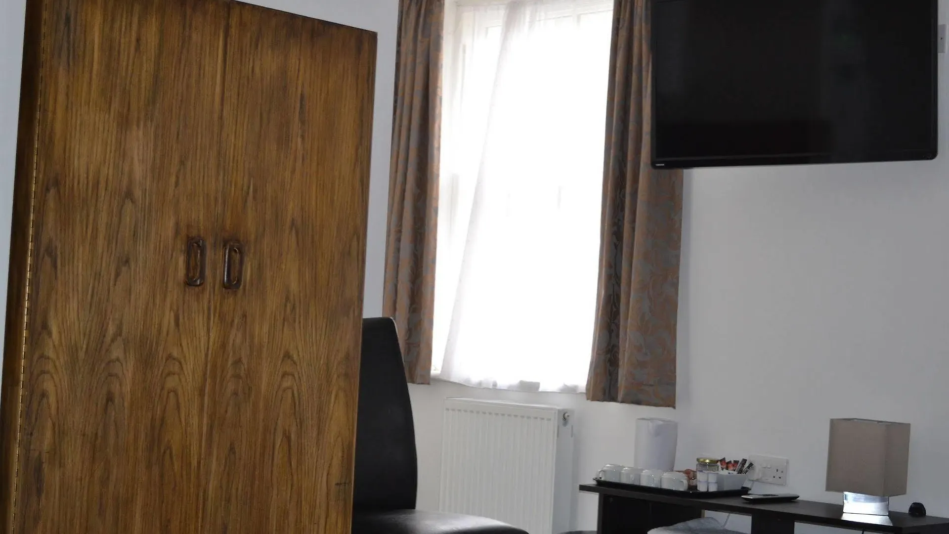 Brighton Beach Inn Hostel
